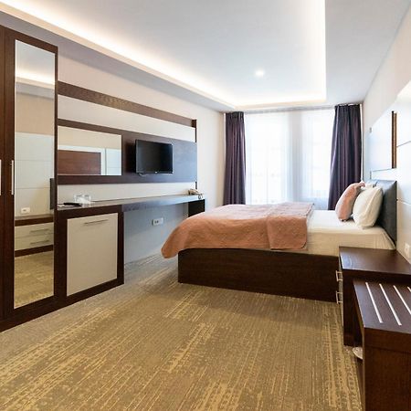 Hotel Prizreni Екстер'єр фото