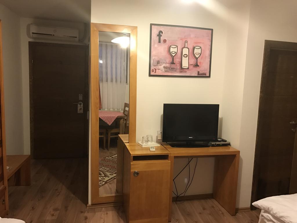 Hotel Prizreni Екстер'єр фото