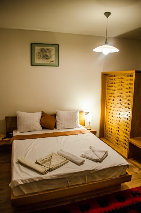 Hotel Prizreni Екстер'єр фото