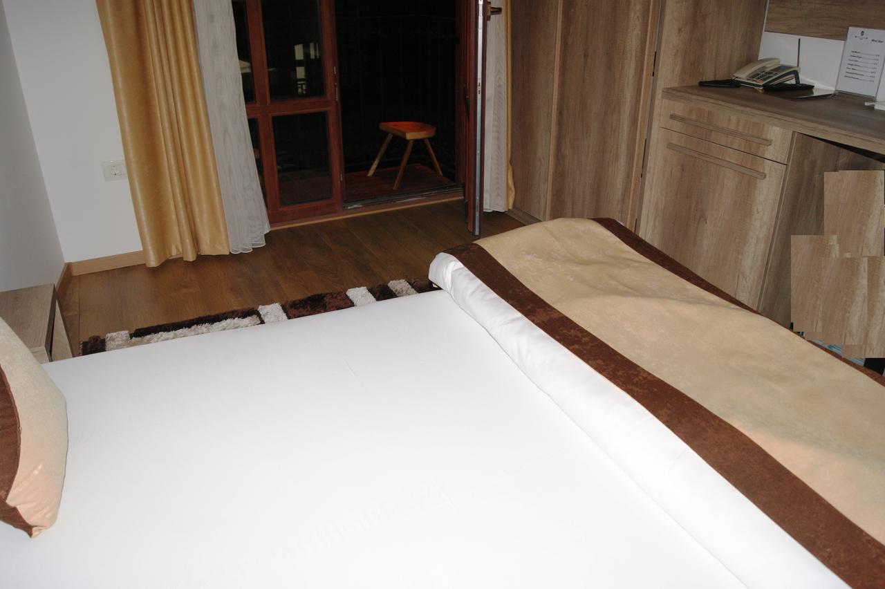Hotel Prizreni Екстер'єр фото