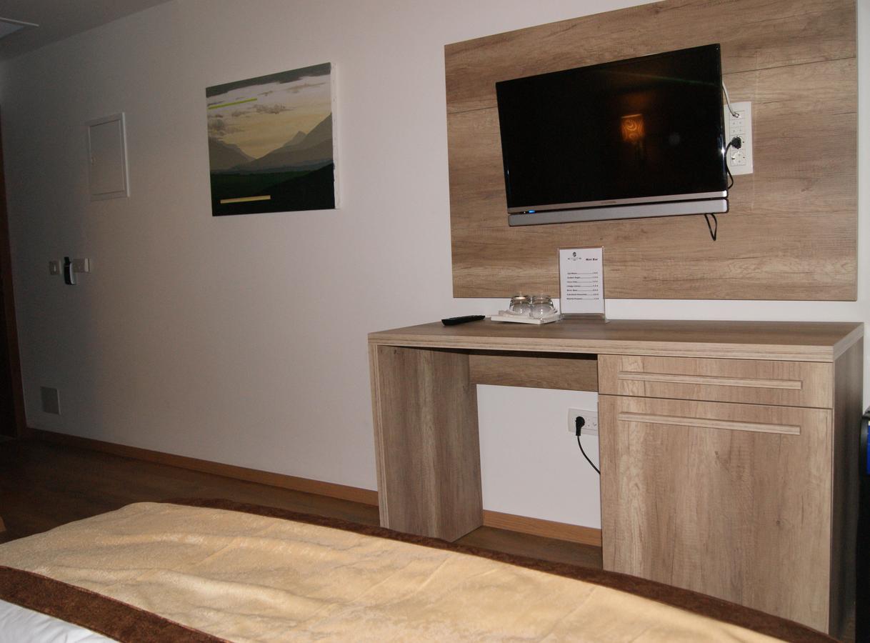 Hotel Prizreni Екстер'єр фото