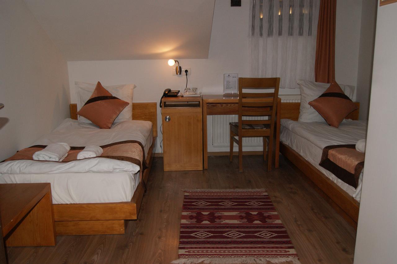 Hotel Prizreni Екстер'єр фото
