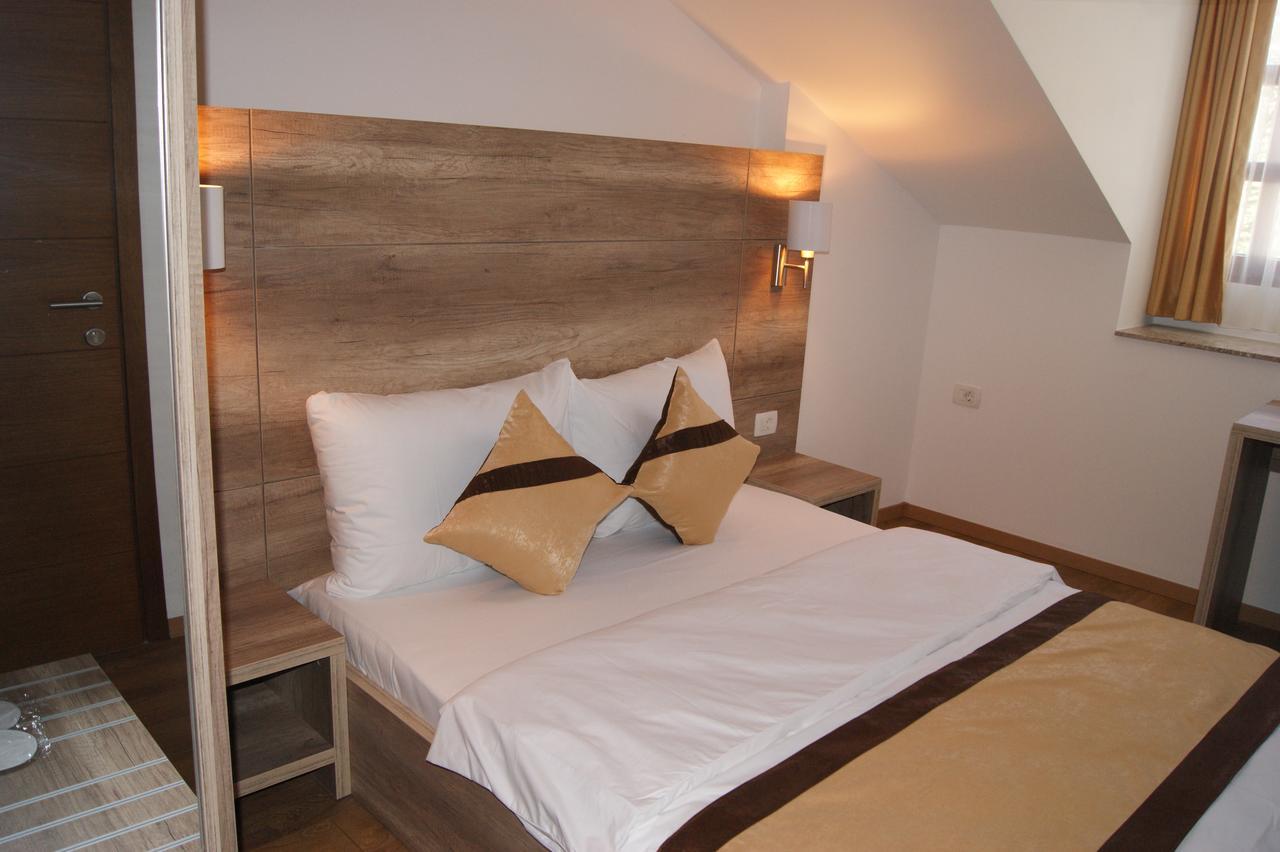 Hotel Prizreni Екстер'єр фото