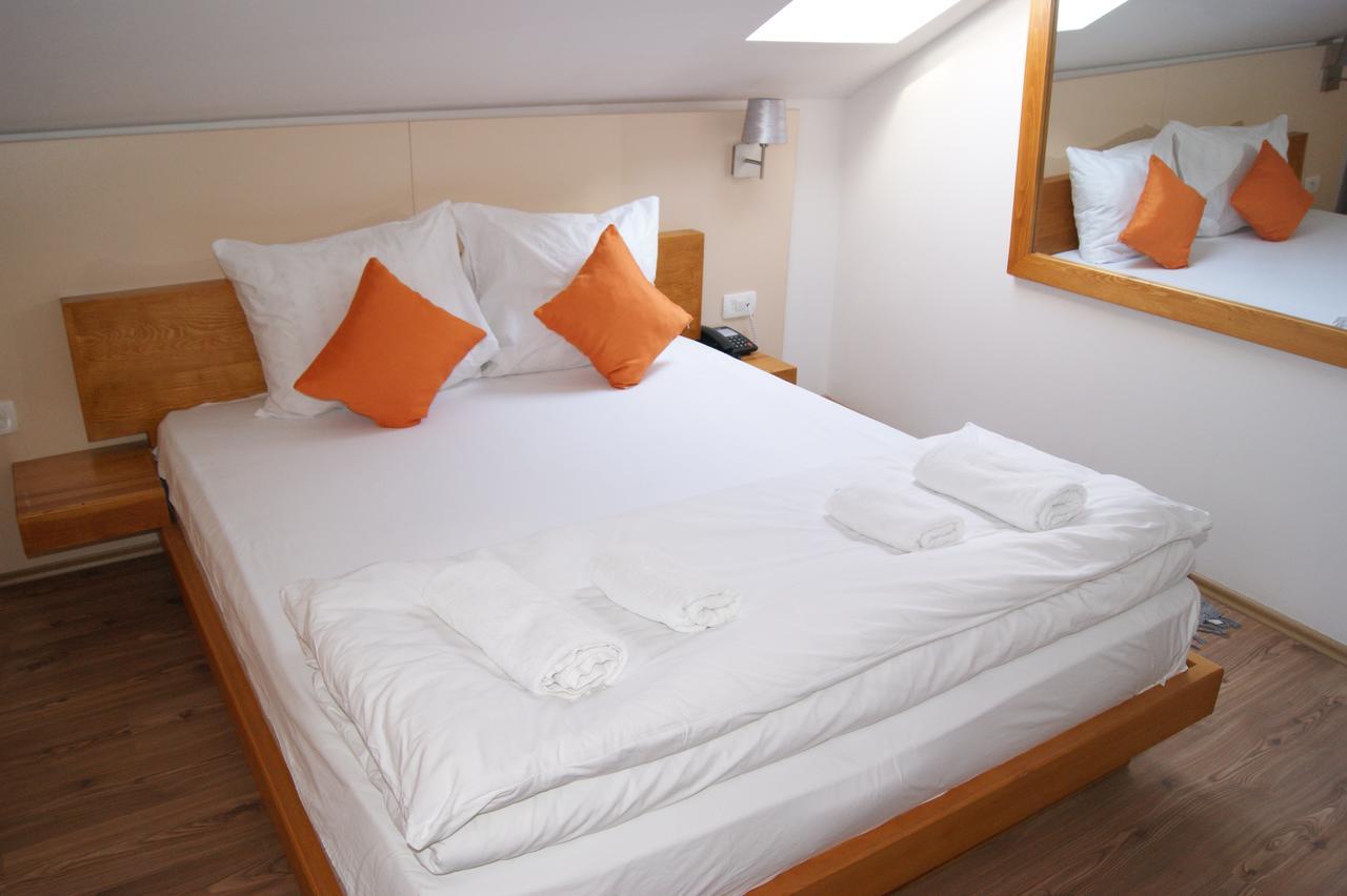 Hotel Prizreni Екстер'єр фото