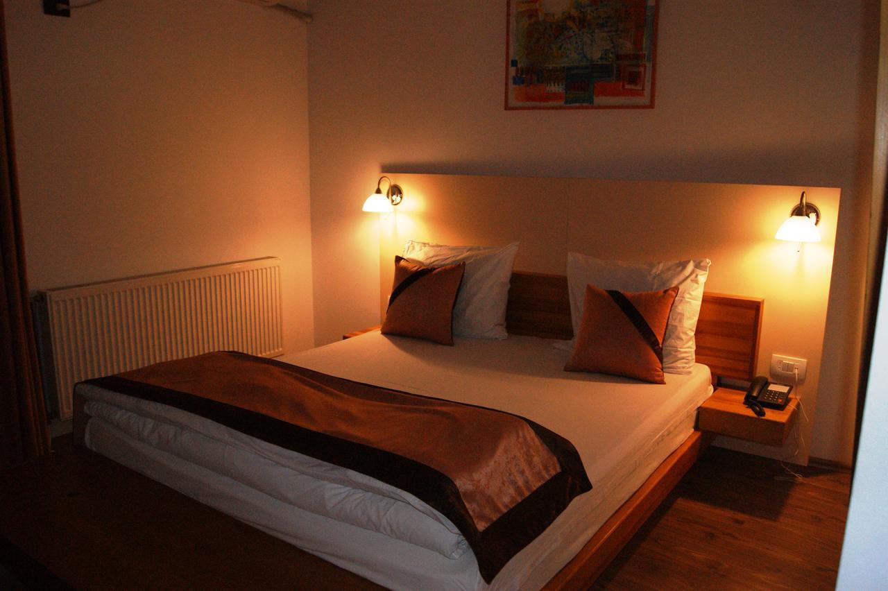 Hotel Prizreni Екстер'єр фото