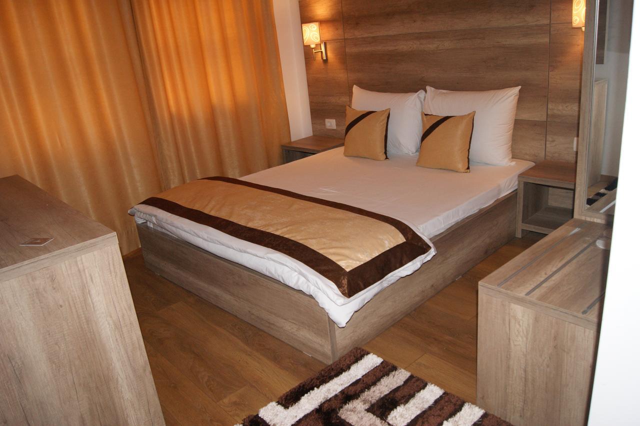 Hotel Prizreni Екстер'єр фото